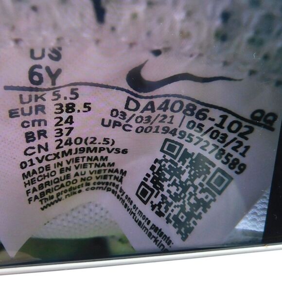 Nike Kids Sneakers - White and Red - Picture 5 of 14